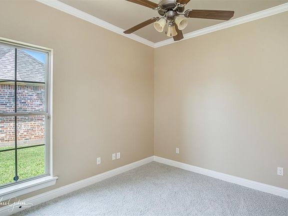5th image of 3921 Le Brooke Ln