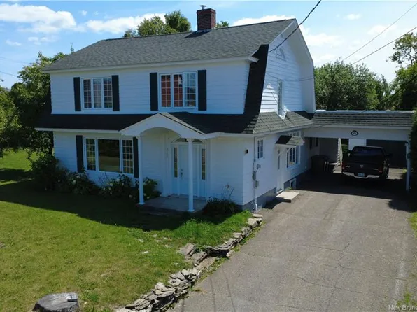 315 Sheriff St, Grand Falls, NB E3Z 3A3