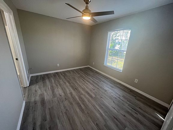 5th image of 512 SW 31st St