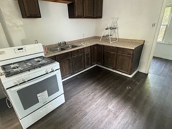 2nd image of 2028 E Cleveland Ave