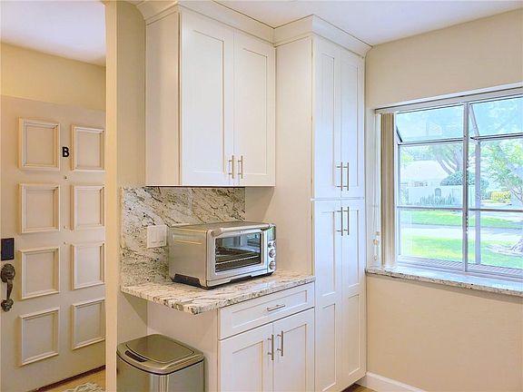 4th image of 1036 Dunrobin Dr APT B