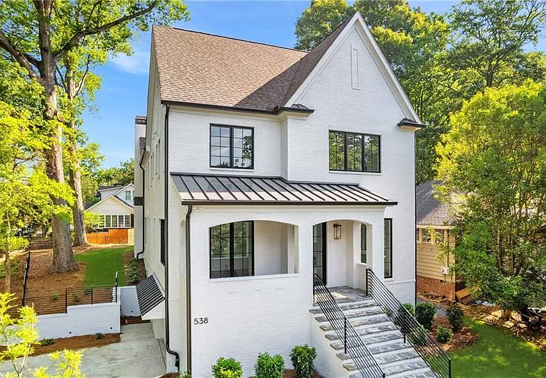 538 Park Dr NE — Photo 1
