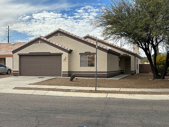 4th image of 2397 W Silver River Way
