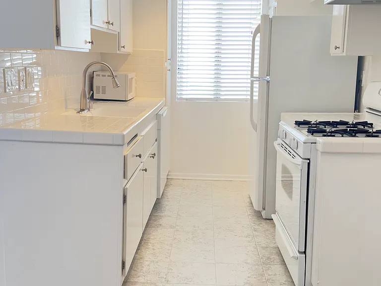 1433 Armacost Ave #7 — Photo 1