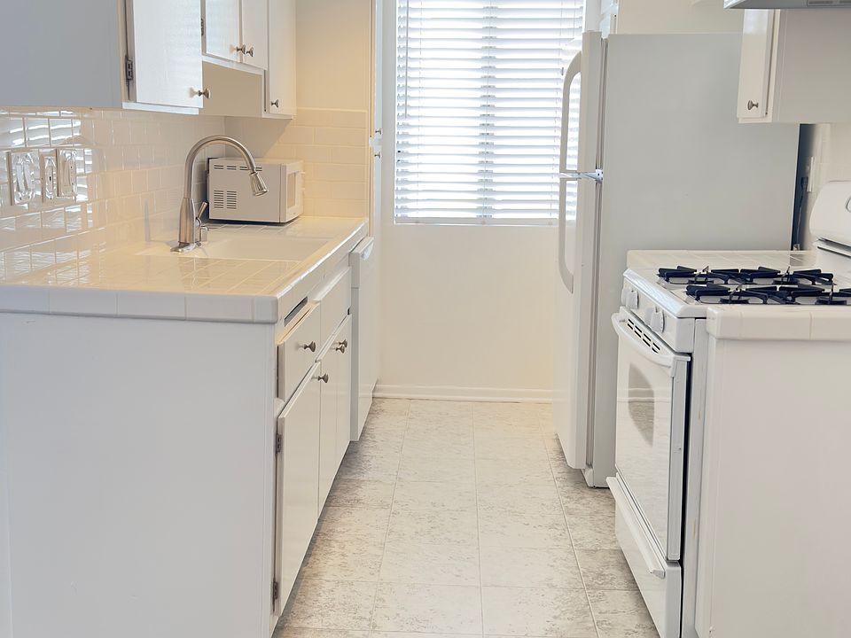 1st image of 1433 Armacost Ave APT 7