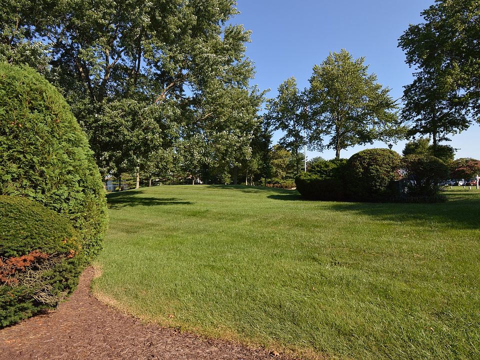 2nd image of 33670 Stratford Rd Unit 8