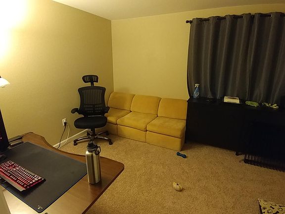 Den/smaller bedroom (upstairs)