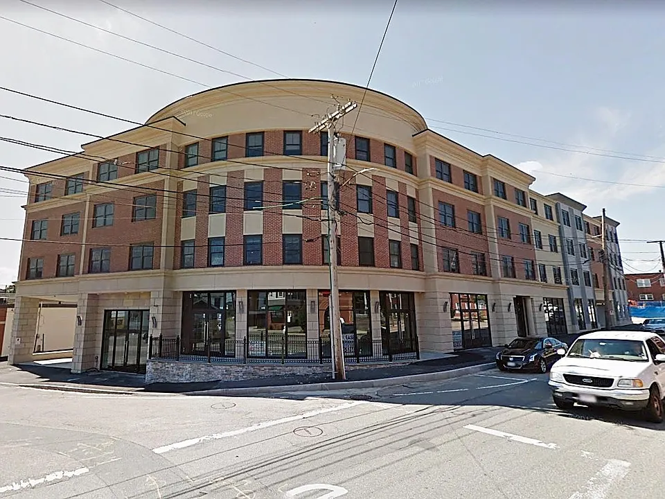 32 Harris St #202
