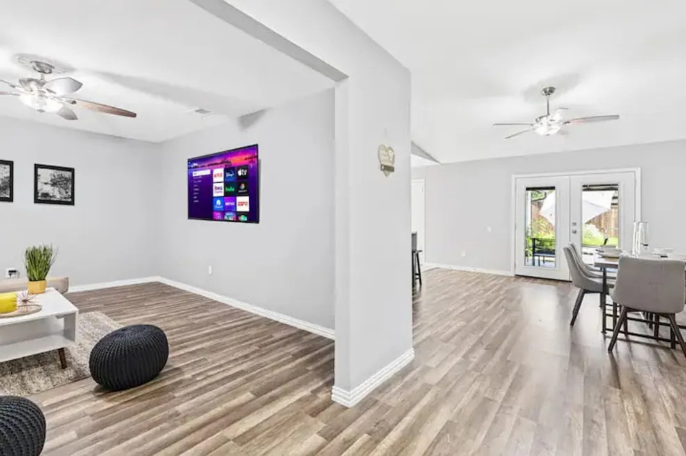 4 bed, 1708 sqft, $3,990 — Photo 4