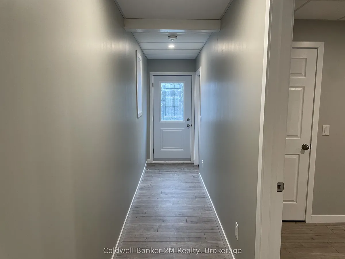 Building Photo - 101 Bobcaygeon Rd #4