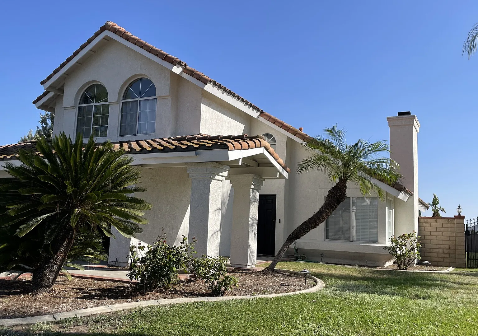 Safe, Quiet, Upscale Neighborhood w View — Photo 1