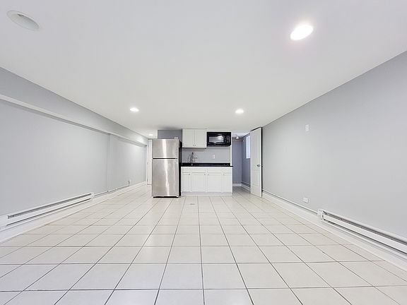 3rd image of 2825 N Francisco Ave #Gs