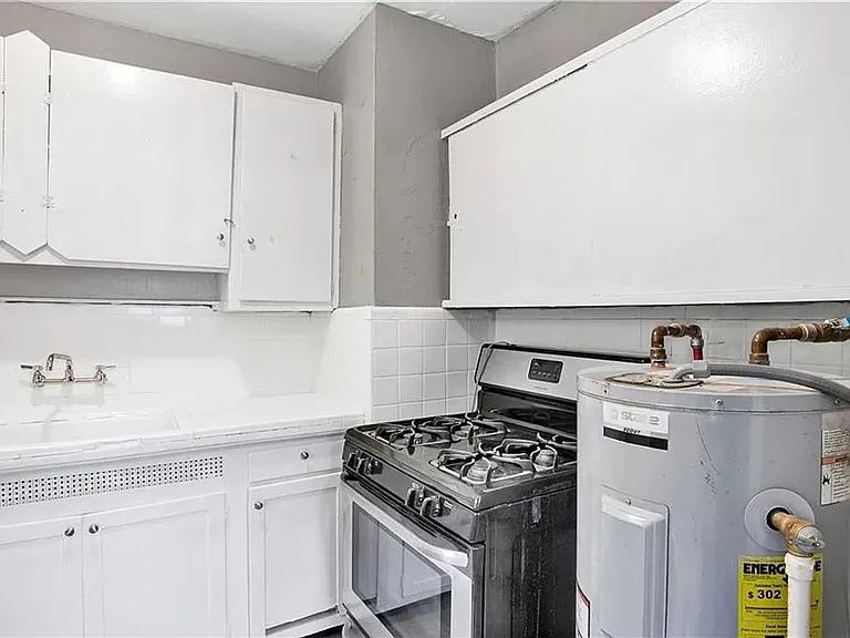 2103 E Victory Dr — Photo 10