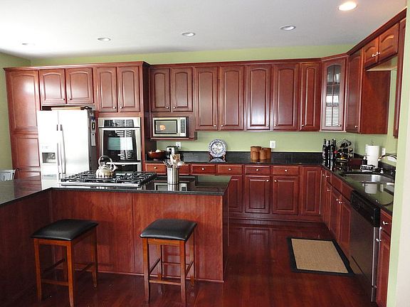 Loads of storage in kitchen