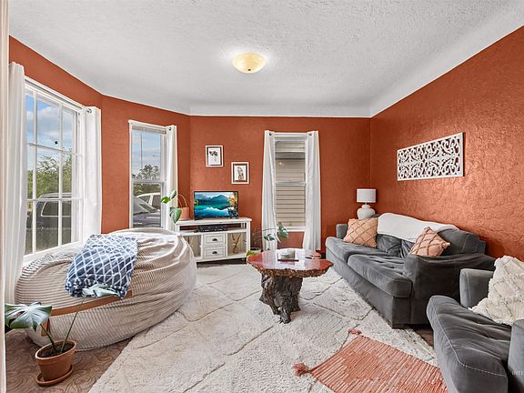 5th image of 616 18th Ave N