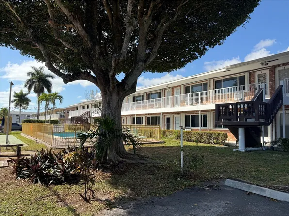 450 Layne Blvd APT 18, Hallandale, FL 33009