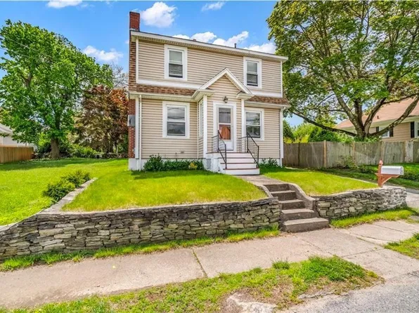 25 Mayflower St, East Providence, RI 02914