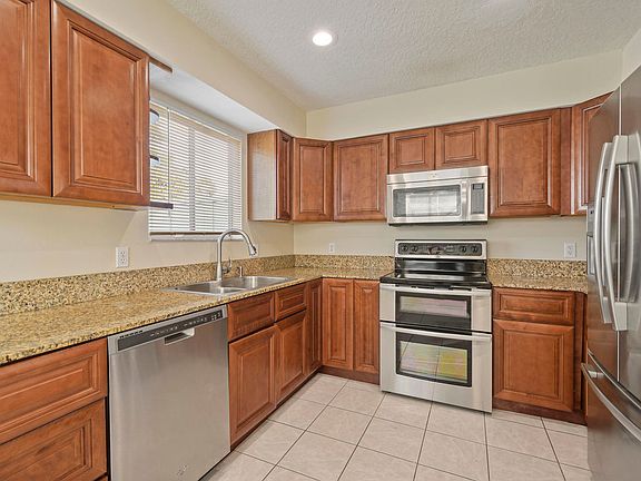 4th image of 6150 Riverwalk Ln Unit 8