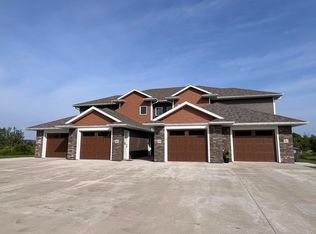 3807 Sunnyside Dr W, La Crosse, WI 54601