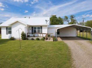 419 5th St, Mclean, TX 79057