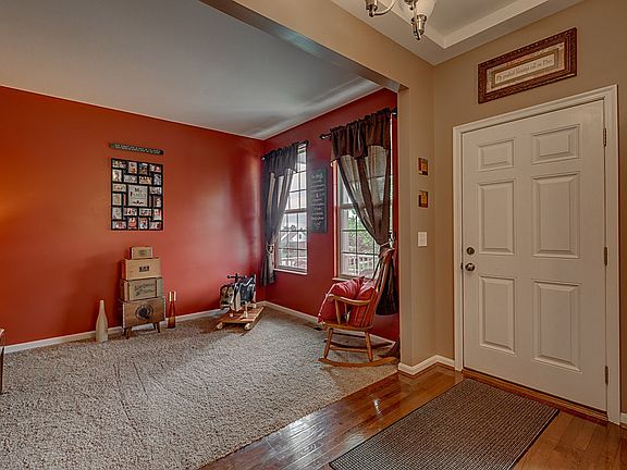4th image of 35 Broadfield Ct