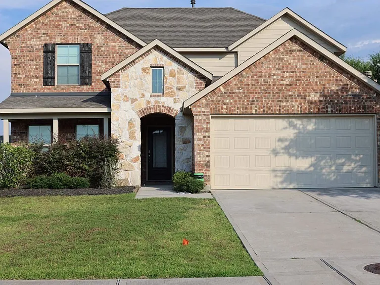 22043 Mission Canyon Ln — Photo 1