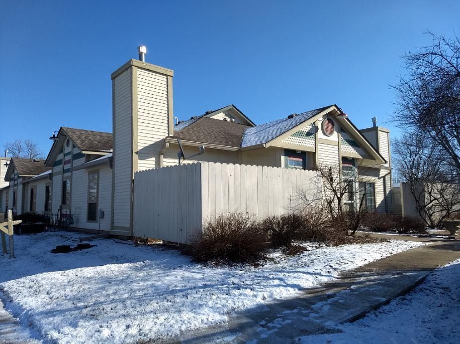 2nd image of 609 Willow Dr