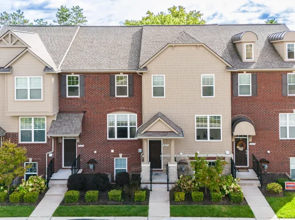 2845 Hartwick Dr, Rochester Hills, MI 48307