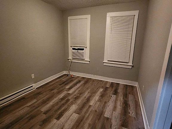 2nd image of 1542 Dungee St #3