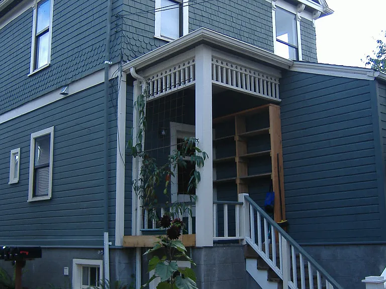 Lower unit back entrance
