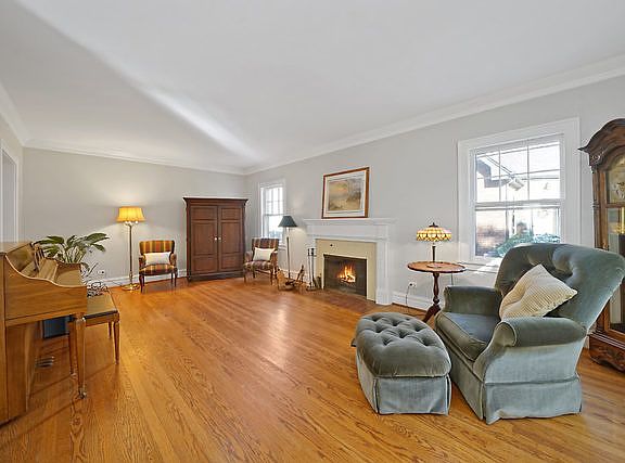 4th image of 812 N Catherine Ave
