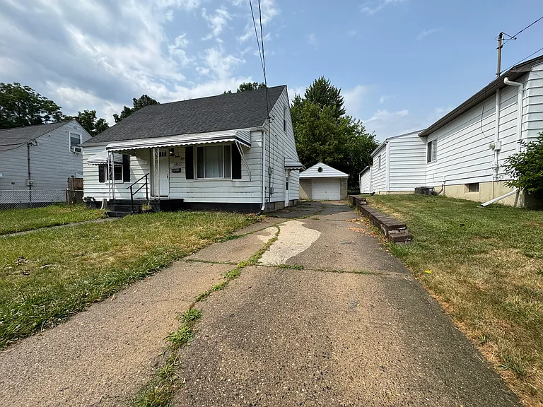 4024 Mann Hall Ave — Photo 2