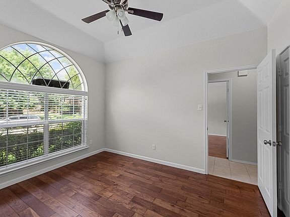 3rd image of 902 Santa Cruz Dr
