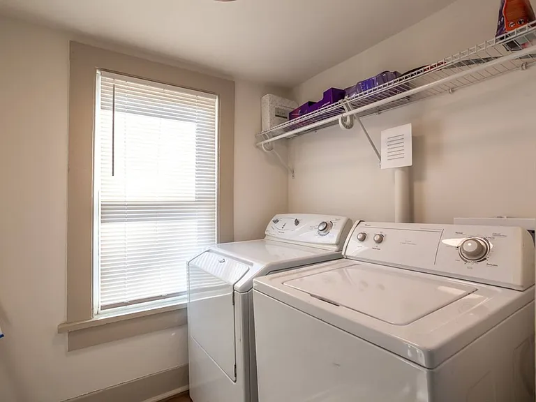 2548 Jefferson Ave — Photo 7