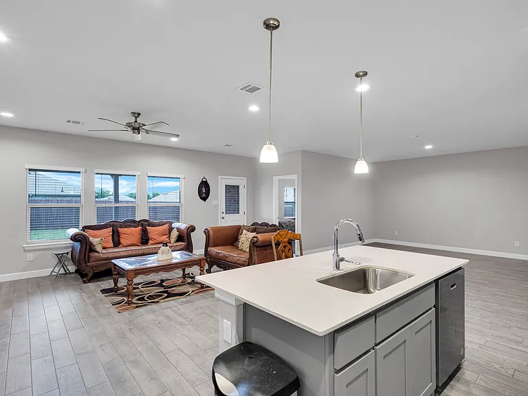 1221 Rolling Meadows Dr — Photo 5