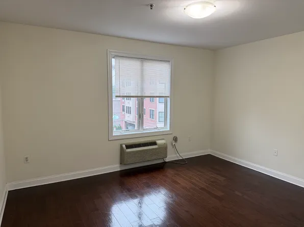 225 Walker Street image 5 of 17