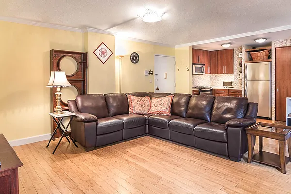 Rented by Century 21 Metropolitan | media 2