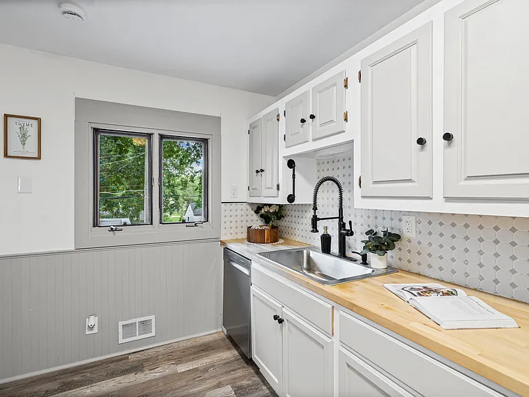 7809 Rosewood Dr — Photo 13