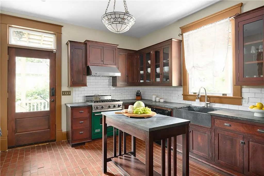 3 bed, 3.0 bath, 1984 sqft, $9,500 — Photo 3