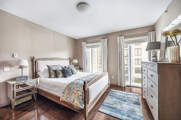 Sold by Warburg | media 14