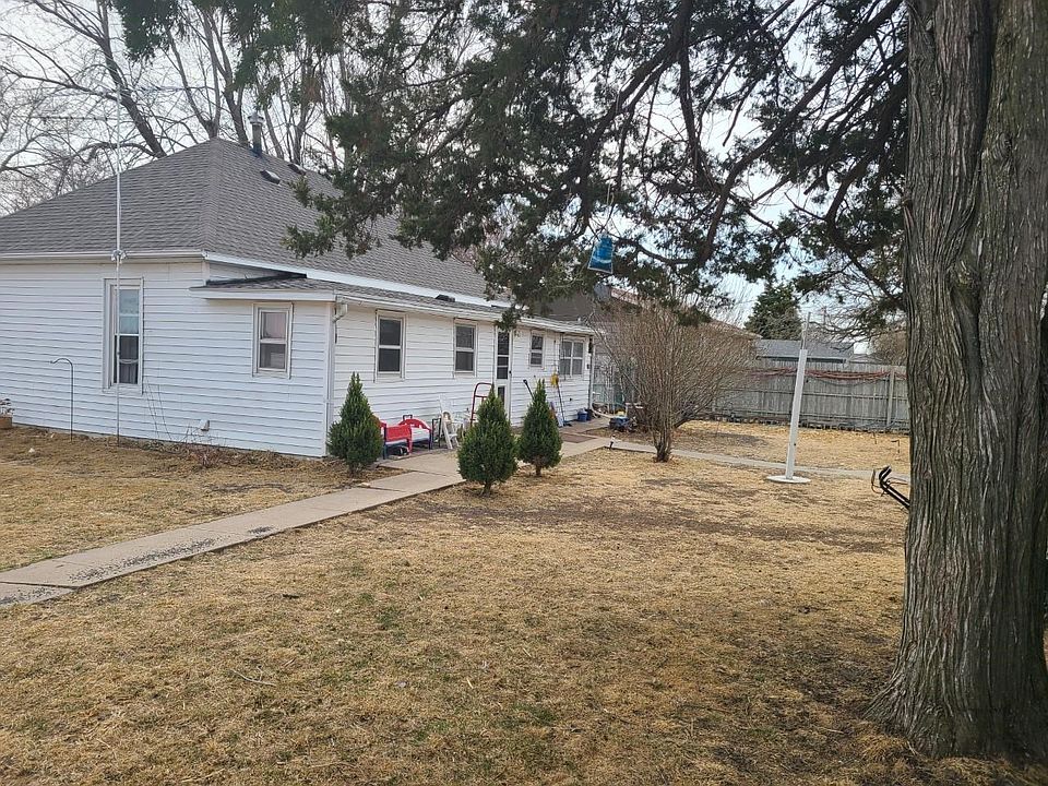 2nd image of 301 Sanders Ave