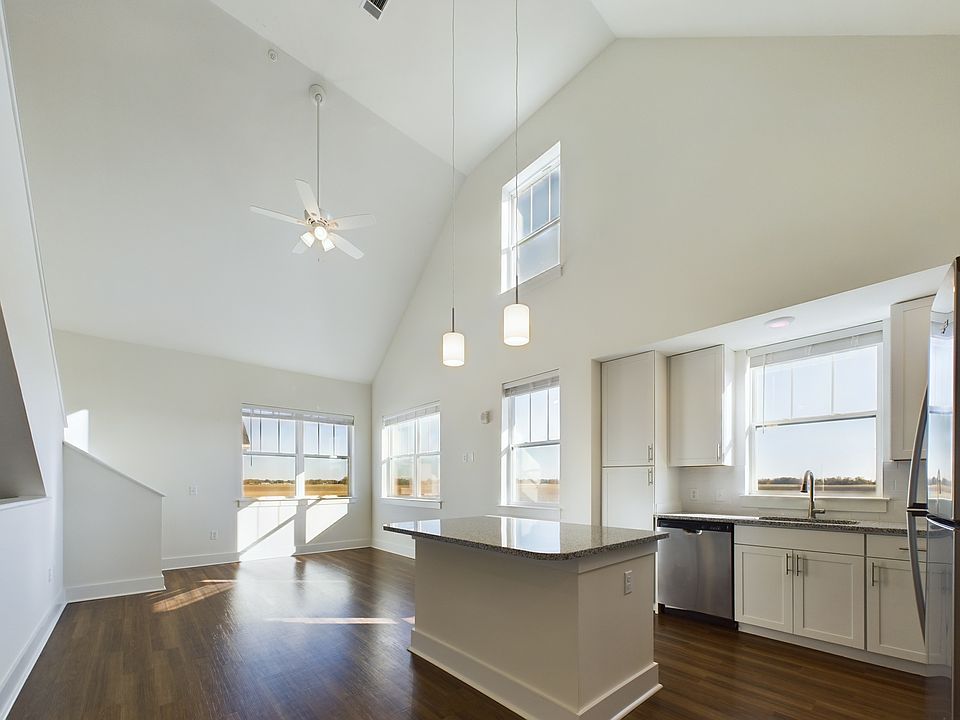 1st image of 725 Victory Ln #9-202