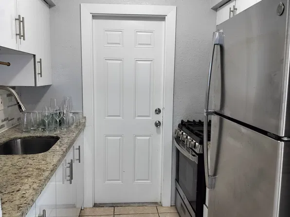 718 78th St #10, Miami Beach, FL 33141