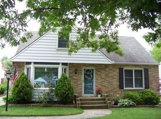 10017 Beaconsfield Dr, Cleveland, OH 44130