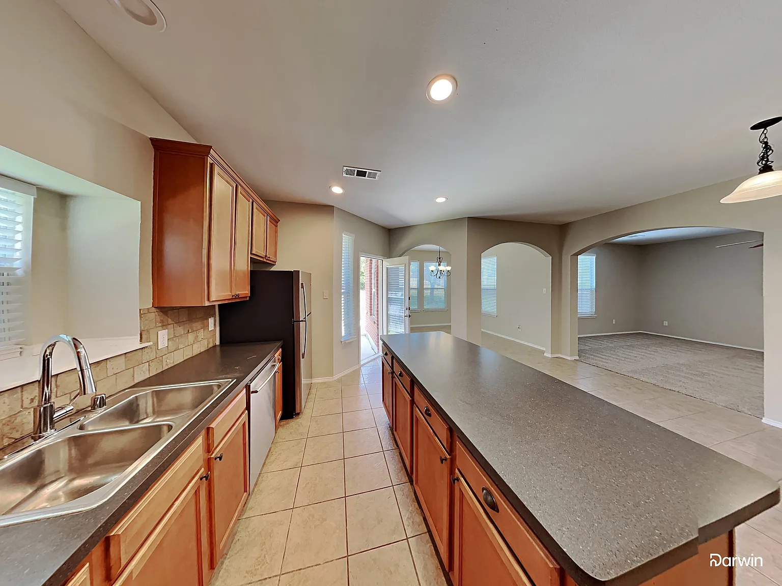 3 bed, 2.0 bath, 1993 sqft, $2,220 — Photo 2