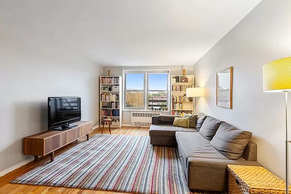 1st image of 385 E 16th St APT 5C