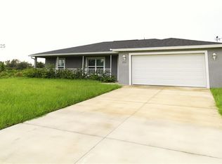 555 Oakshire Ln, Labelle, FL 33935