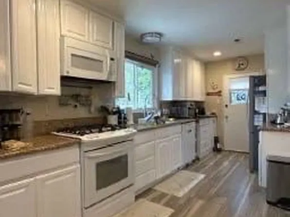 20800 Clark St, Woodland Hills, CA 91367