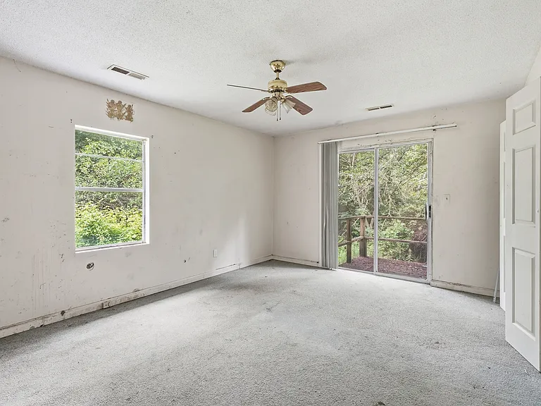 615 Macon St — Photo 6