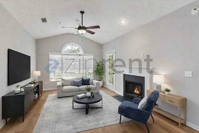 603 Spring Heights Ln SE #603 — Photo 3